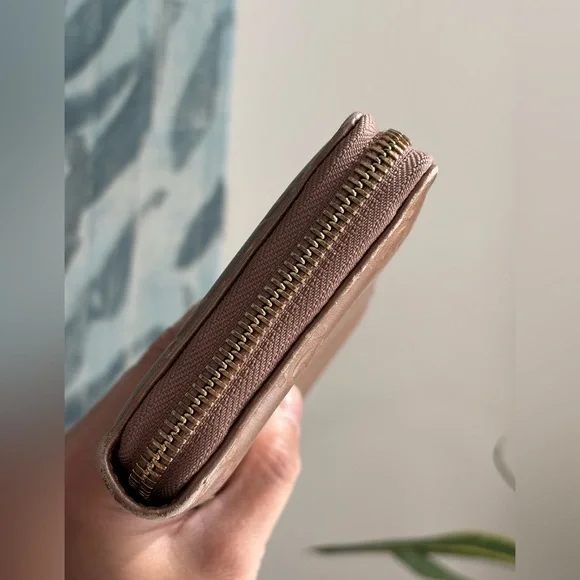 Gucci Metallic Zip-Around Leather Wallet - Picture 13 of 13